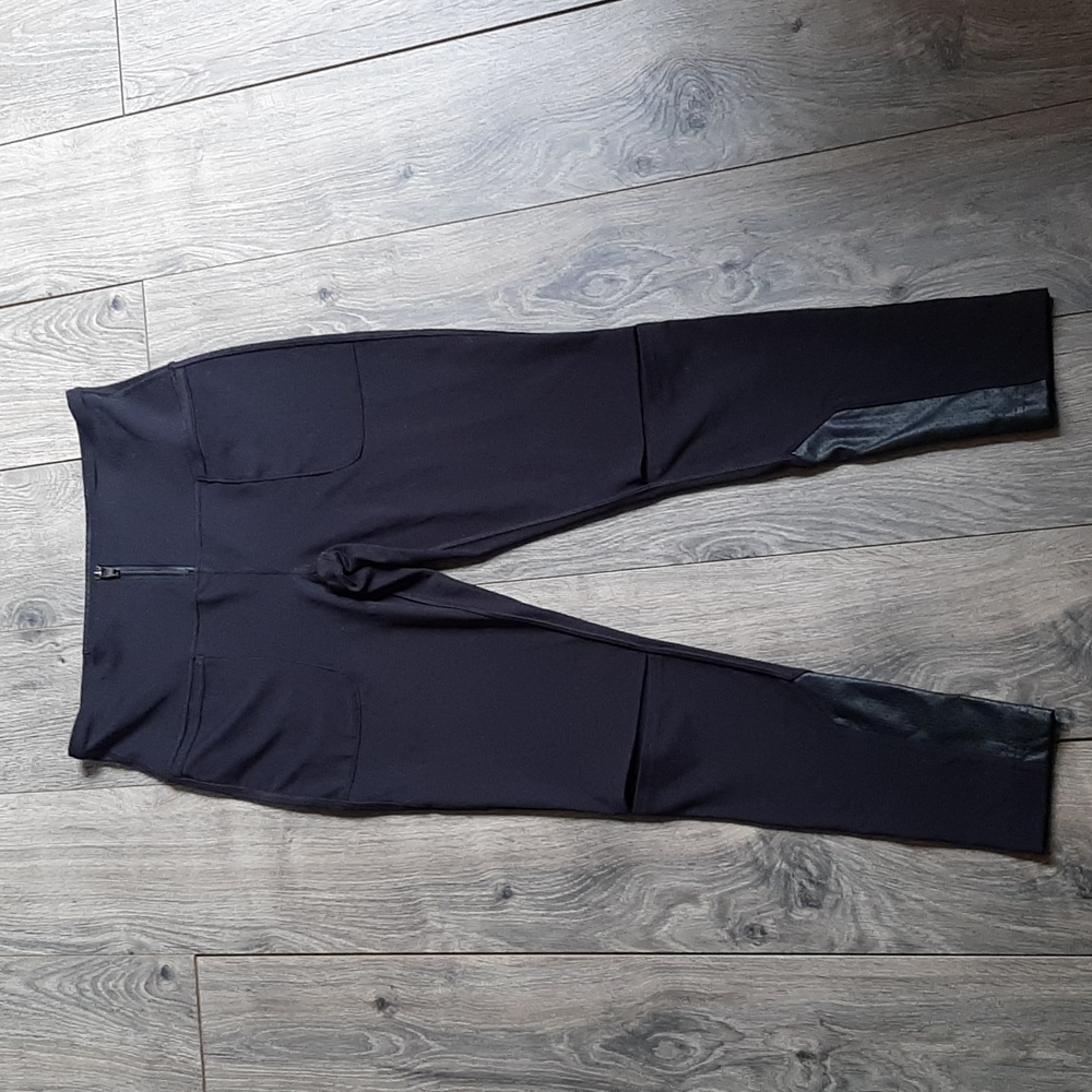 Lucy black open knee style regular leggings size medium in women's